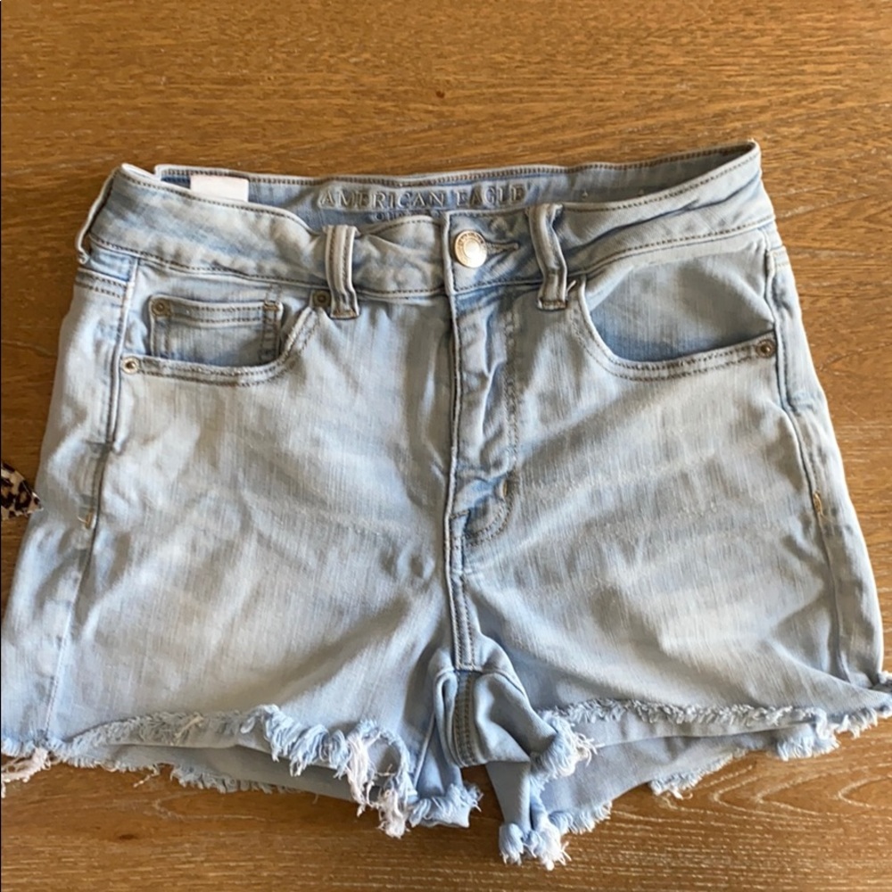 Light wash high wasted shorts